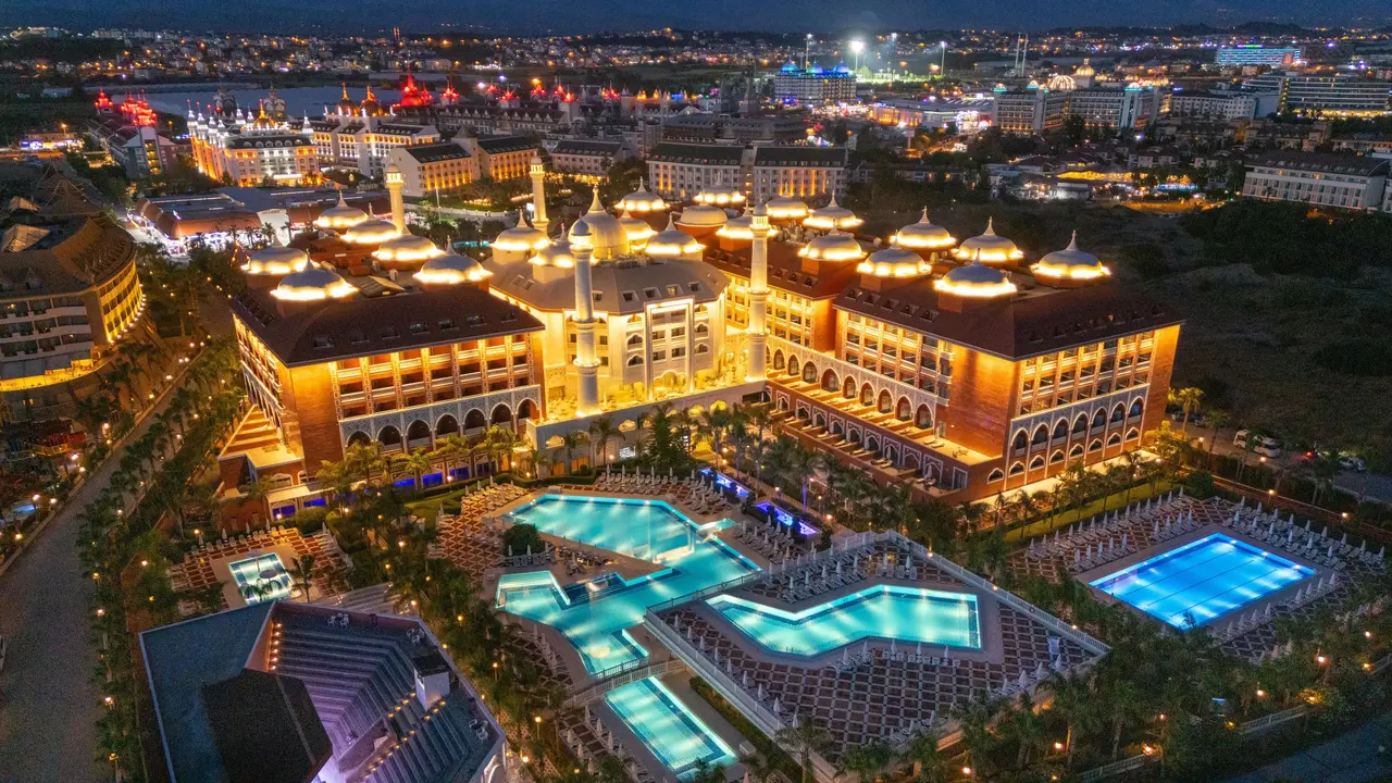 Royal Taj Mahal Hotel