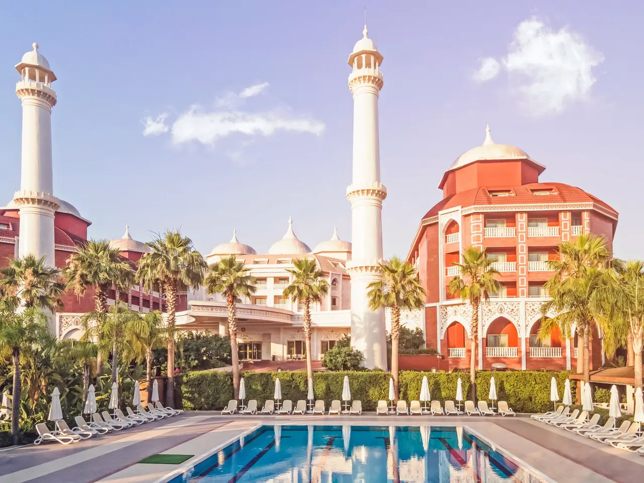 Royal Taj Mahal Hotel
