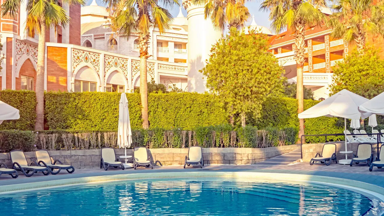 Royal Taj Mahal Hotel