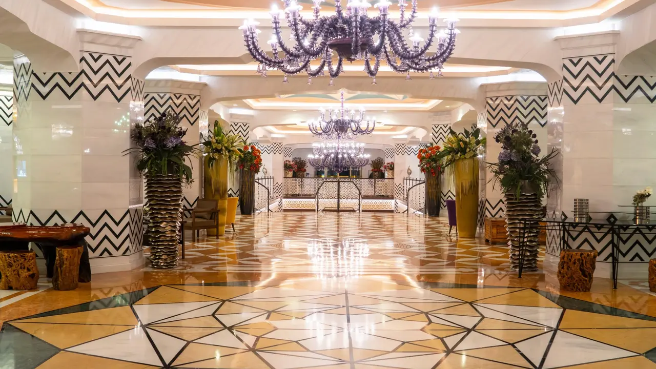 Royal Taj Mahal Hotel