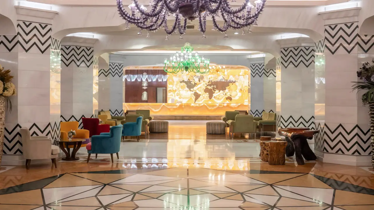 Royal Taj Mahal Hotel