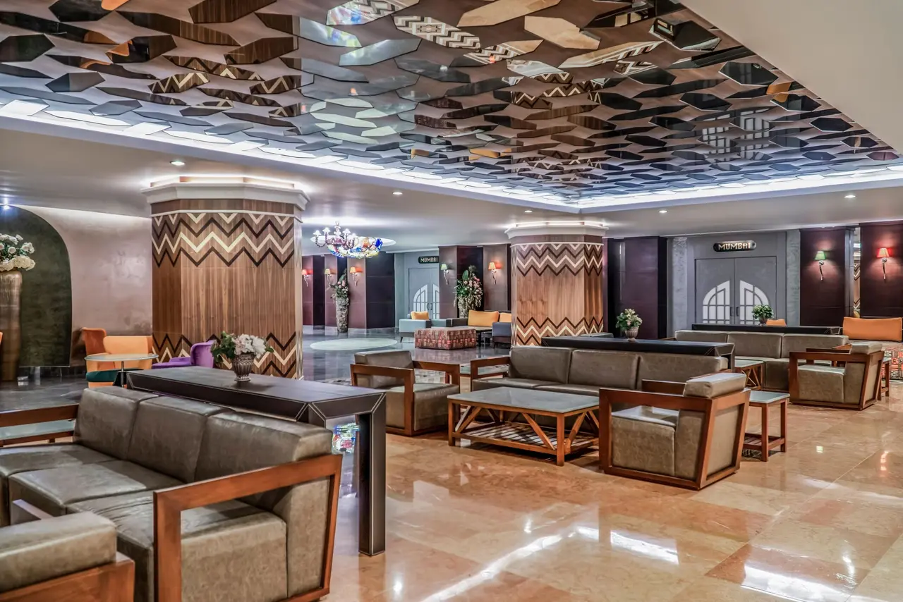 Royal Taj Mahal Hotel