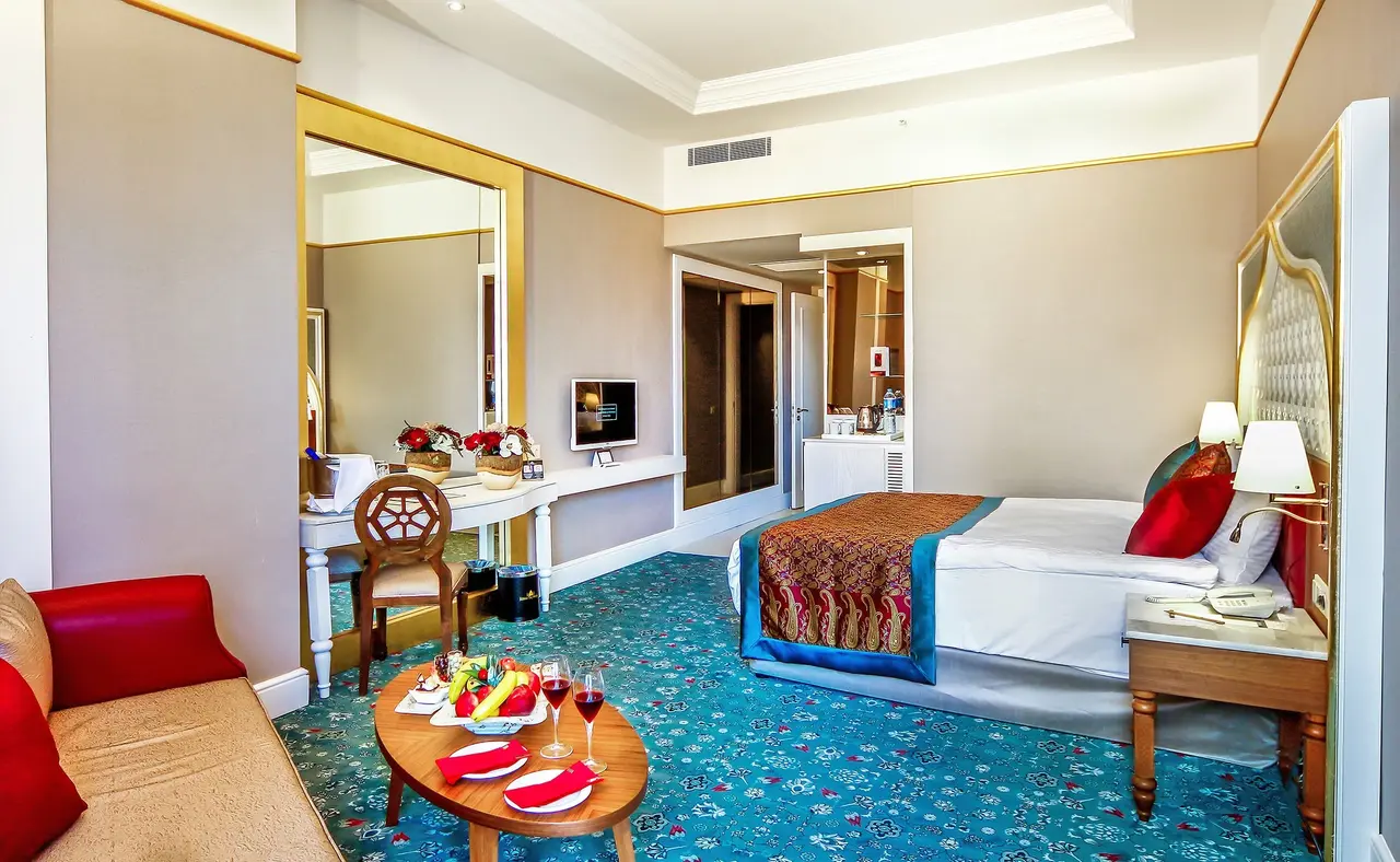 Royal Taj Mahal Hotel