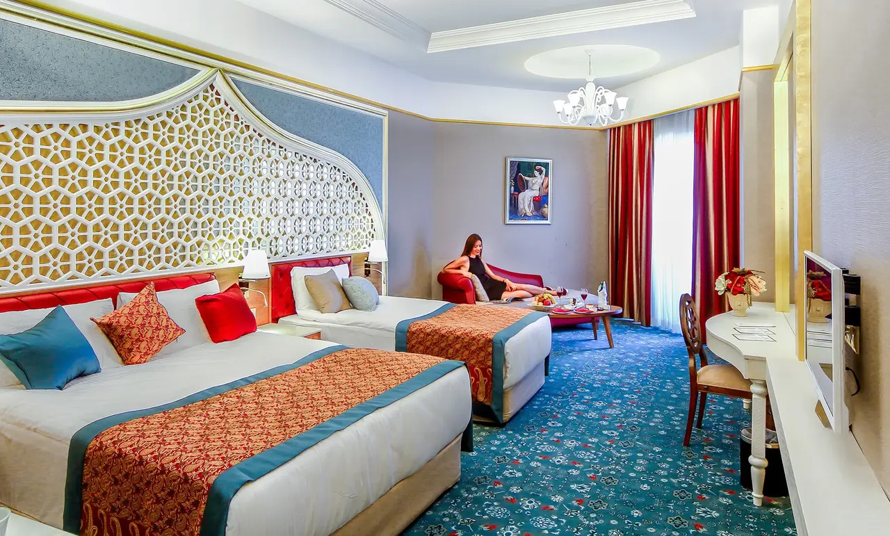 Royal Taj Mahal Hotel