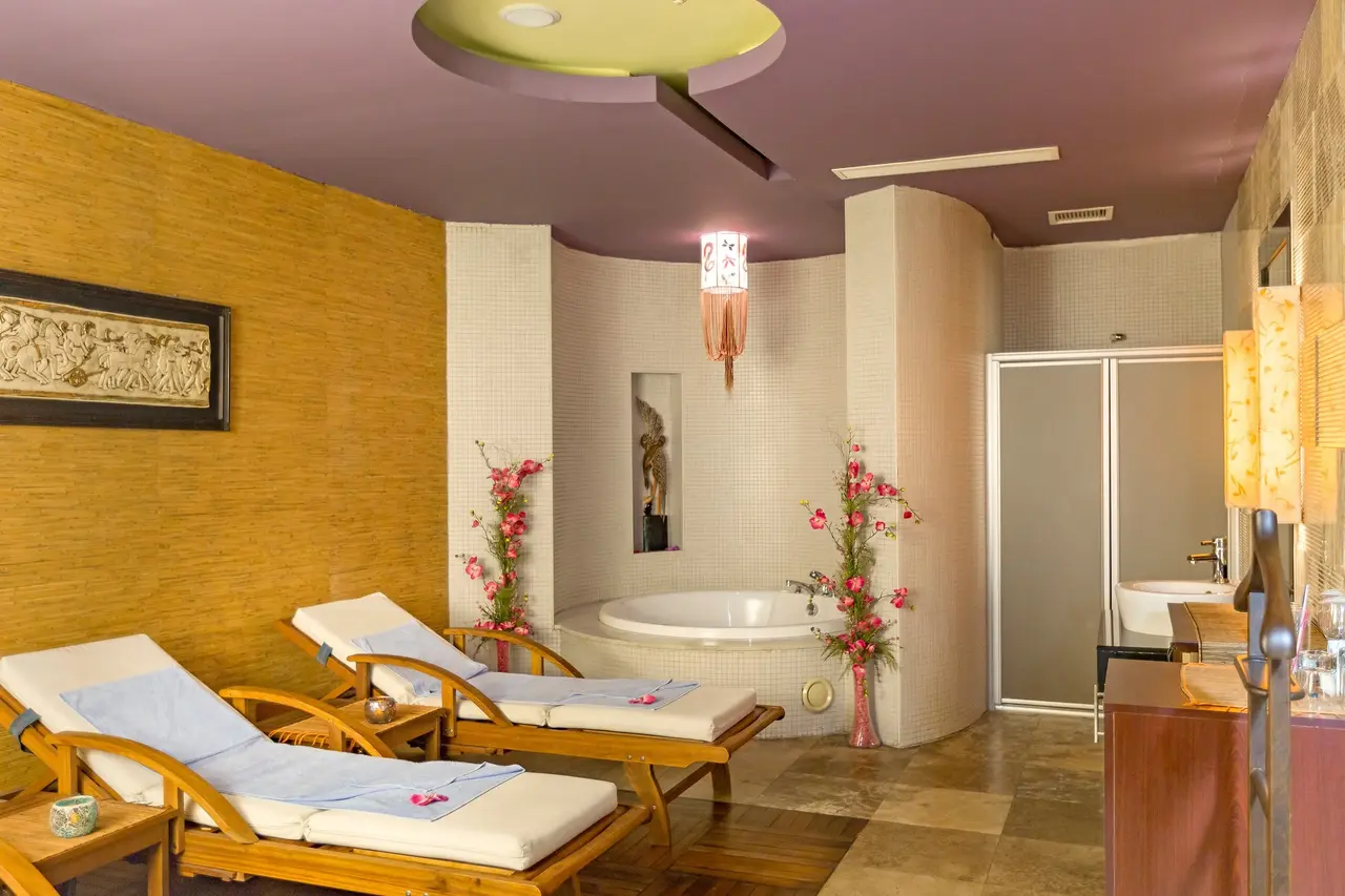 Royal Wings Hotel