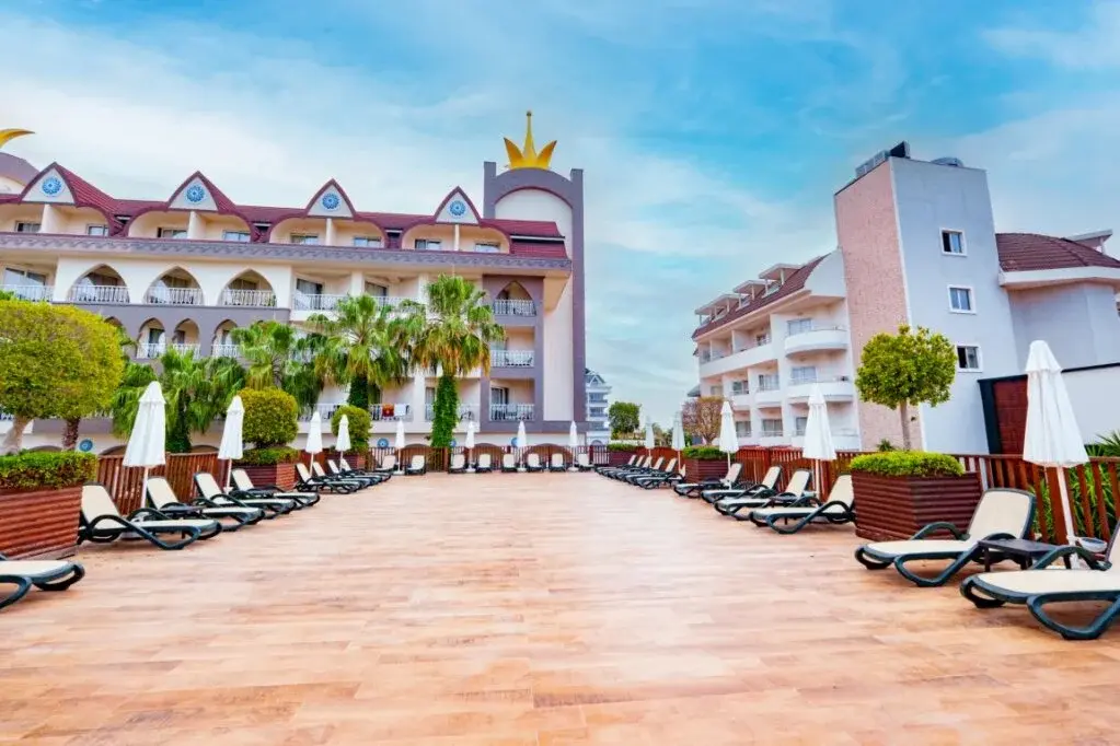 Side Crown Palace