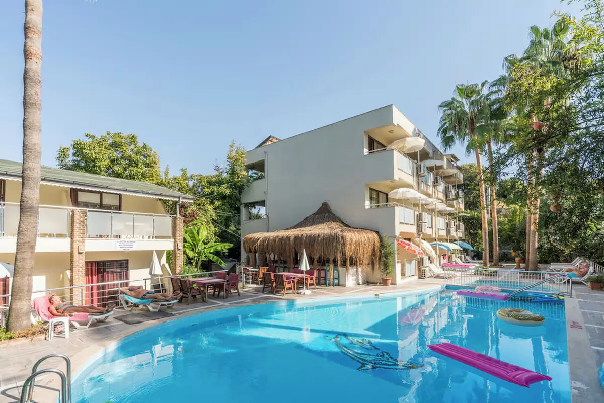 Tropic Beach Club Side