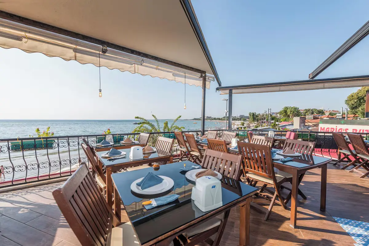 Tropic Beach Club Side