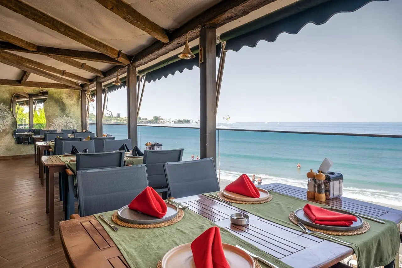 Tropic Beach Club Side
