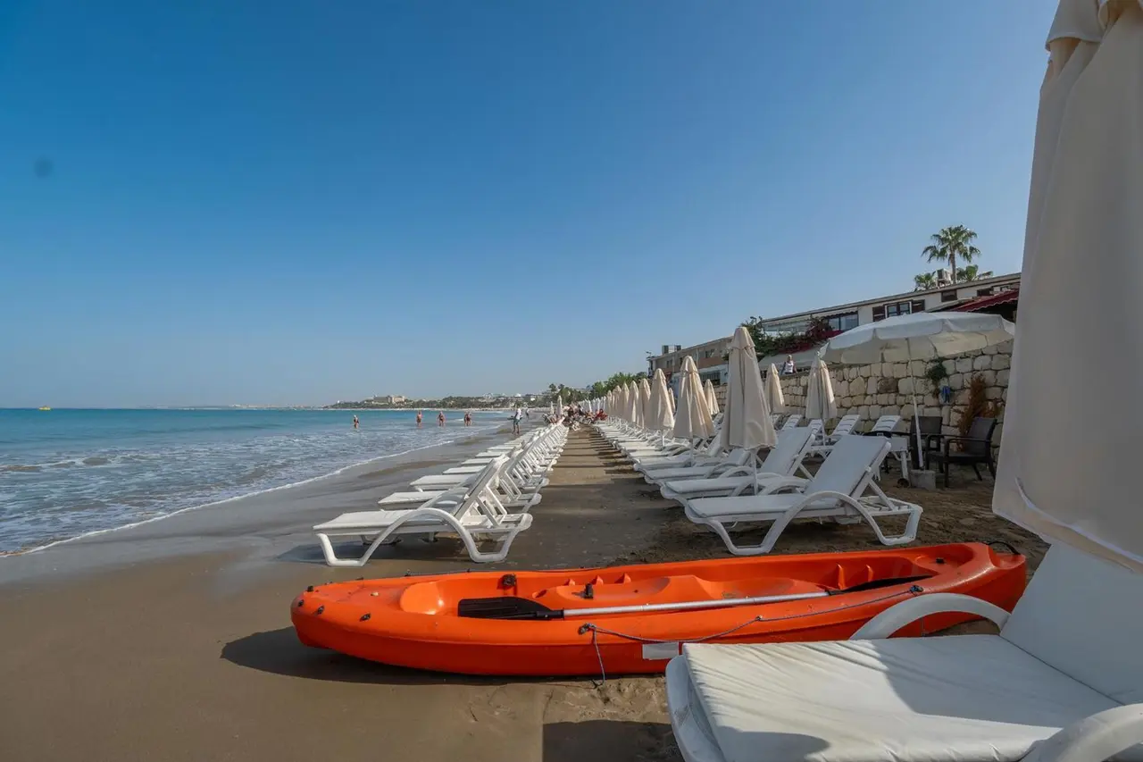 Tropic Beach Club Side