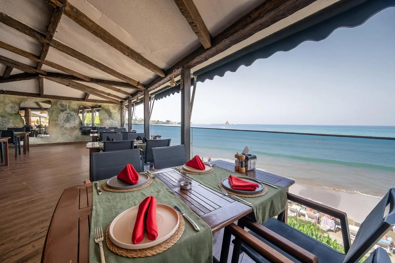 Tropic Beach Club Side