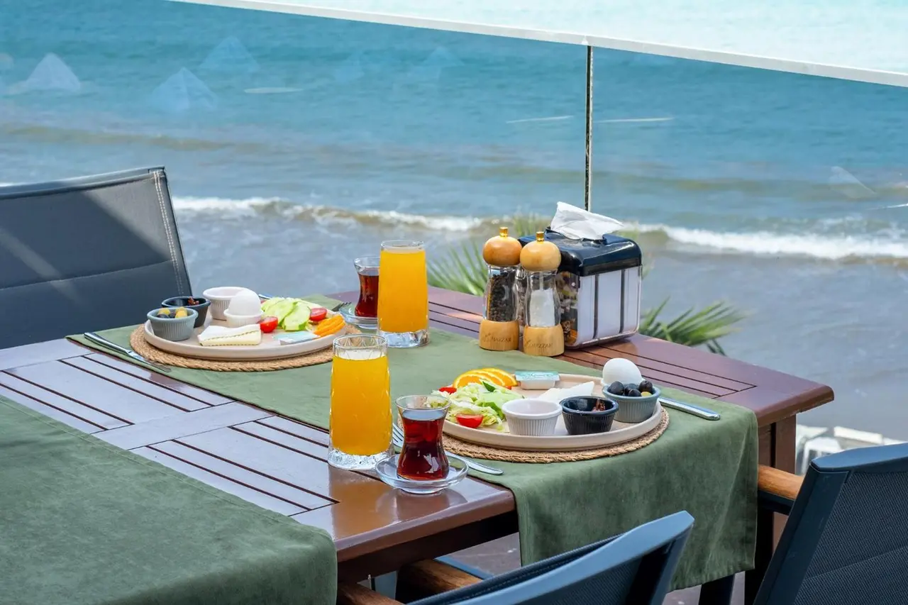 Tropic Beach Club Side