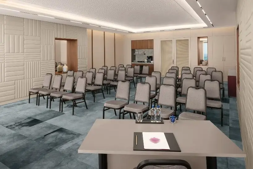 Akra V Hotel