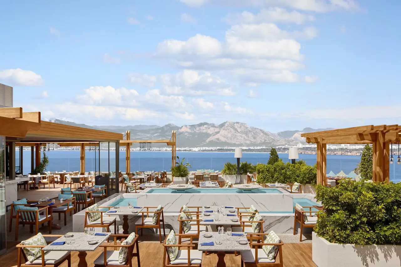 Akra V Hotel