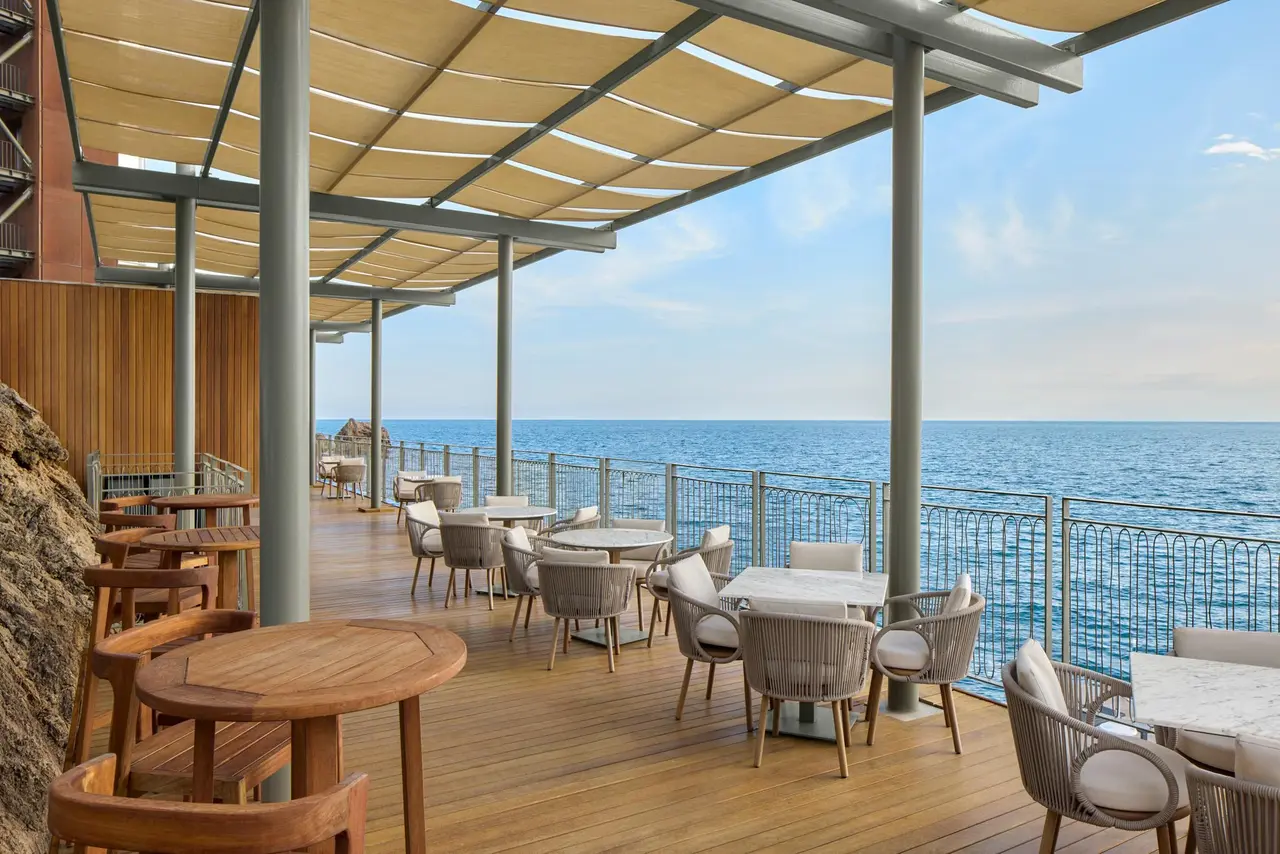 Akra V Hotel