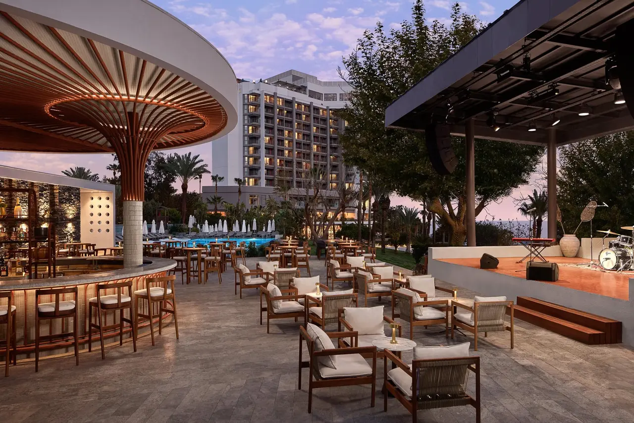 Akra V Hotel