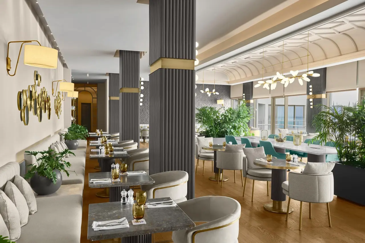 Akra V Hotel
