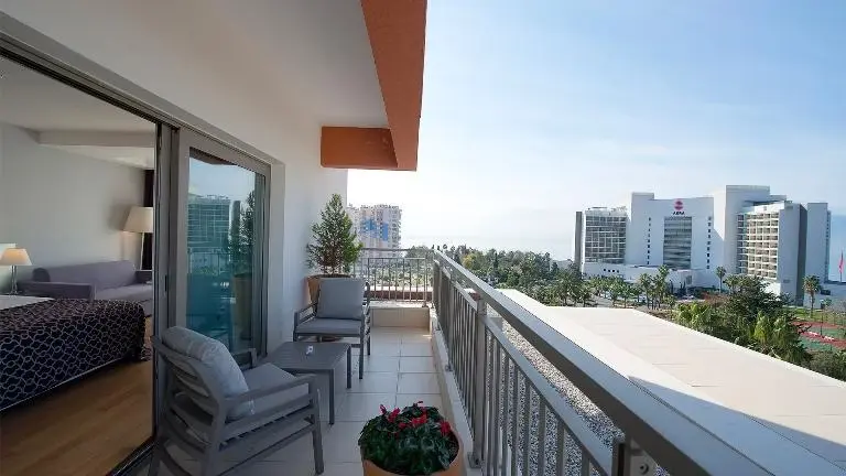 Akra V Hotel
