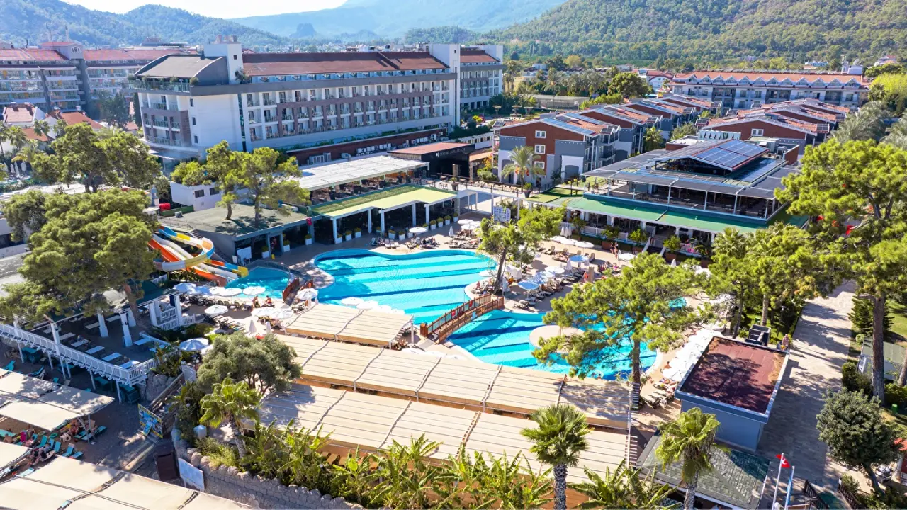 Crystal Aura Beach Resort & SPA