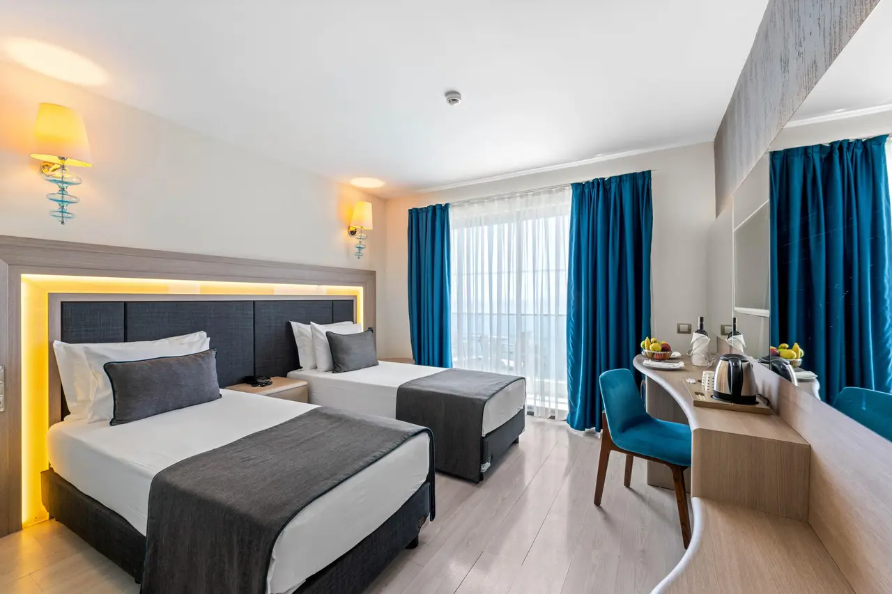 Falcon Hotel