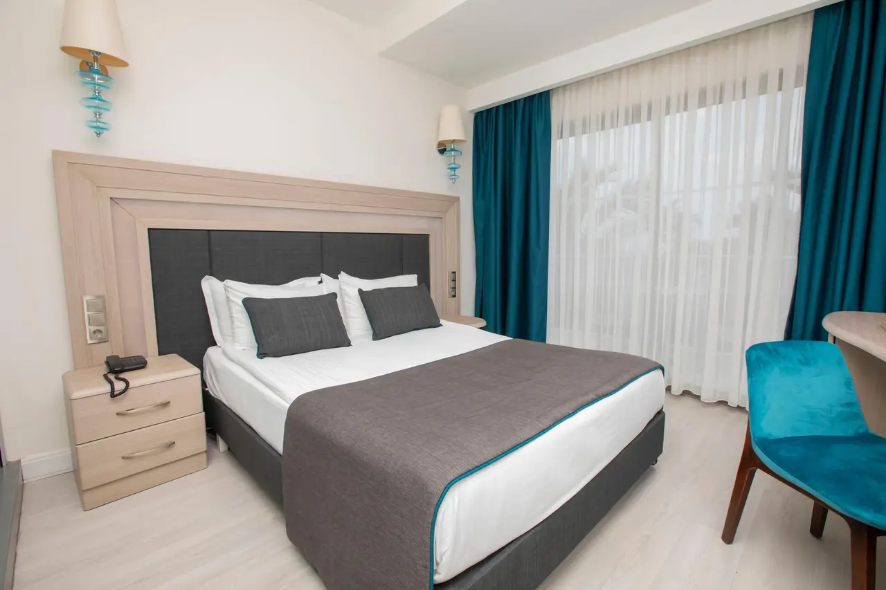 Falcon Hotel
