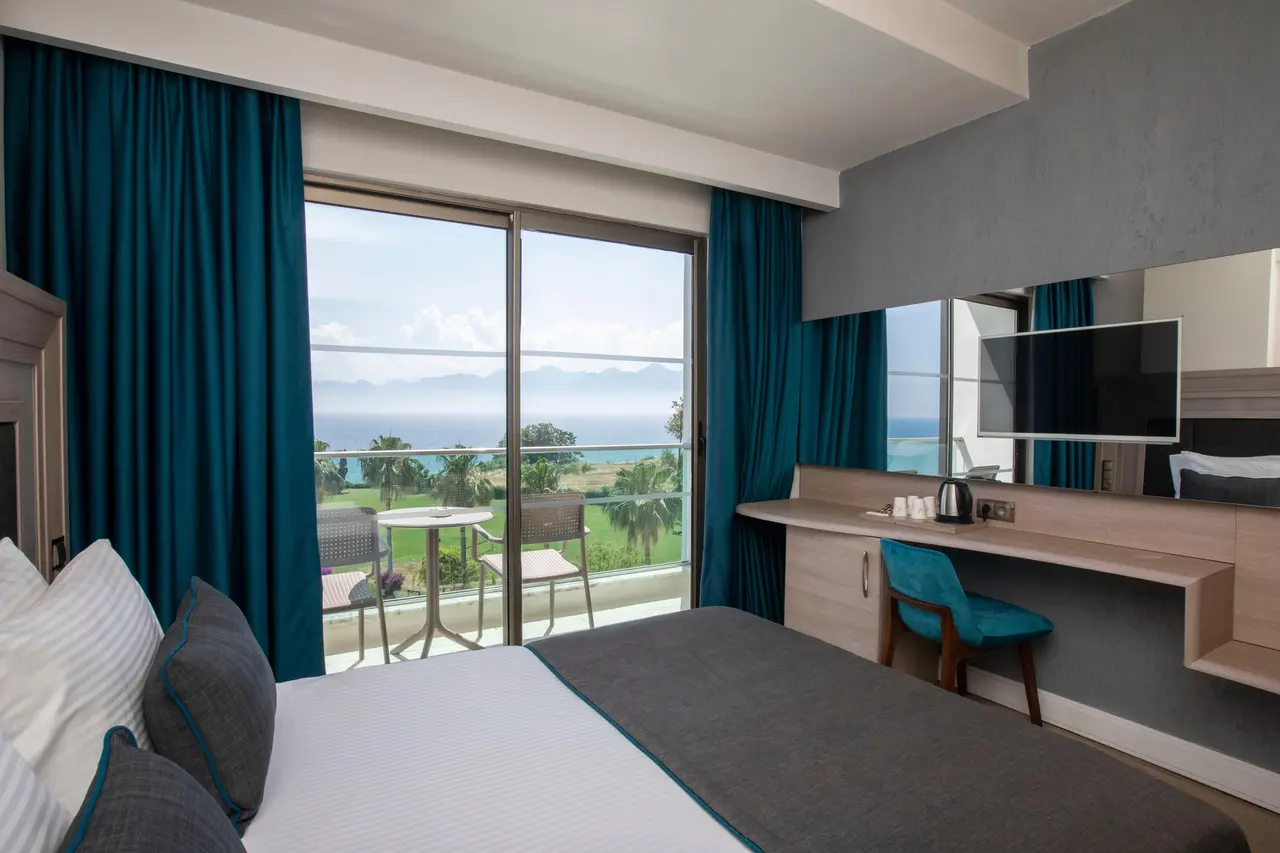 Falcon Hotel