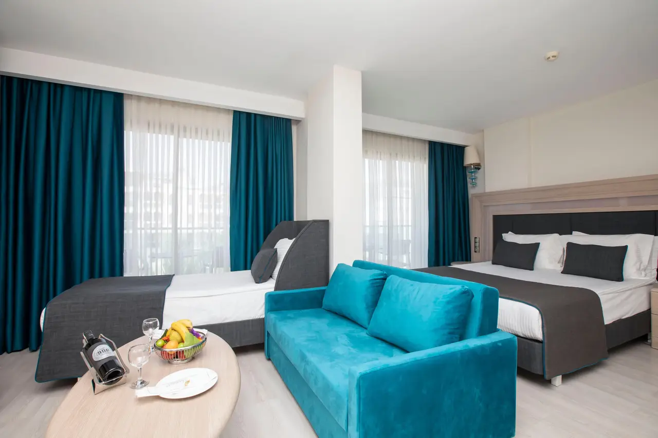 Falcon Hotel