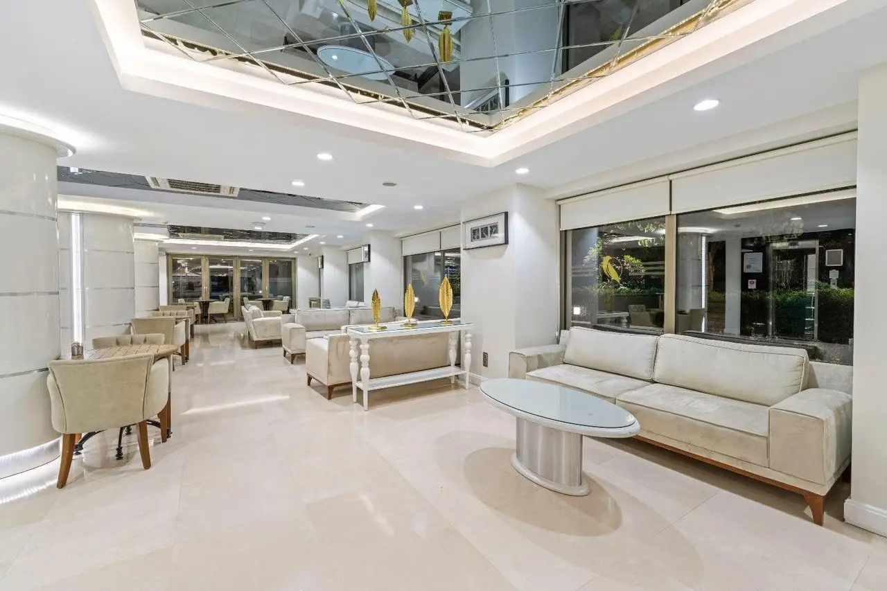 Falcon Hotel