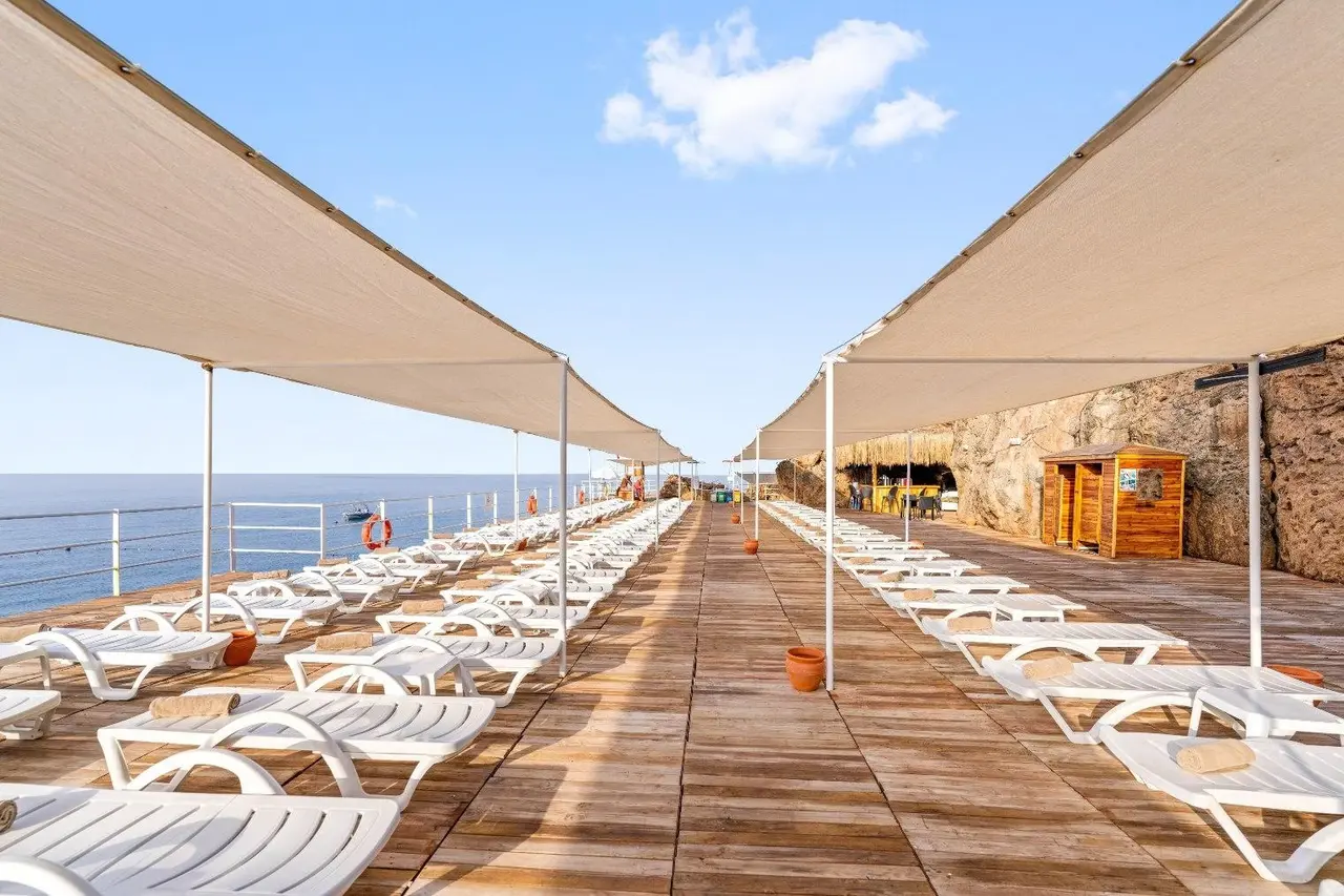 Falcon Hotel