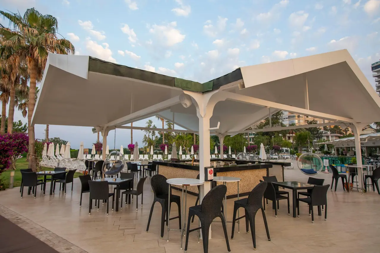 Falcon Hotel