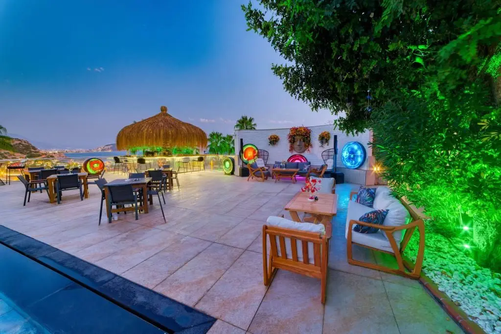 İllusion Beach Club Hotel + 16