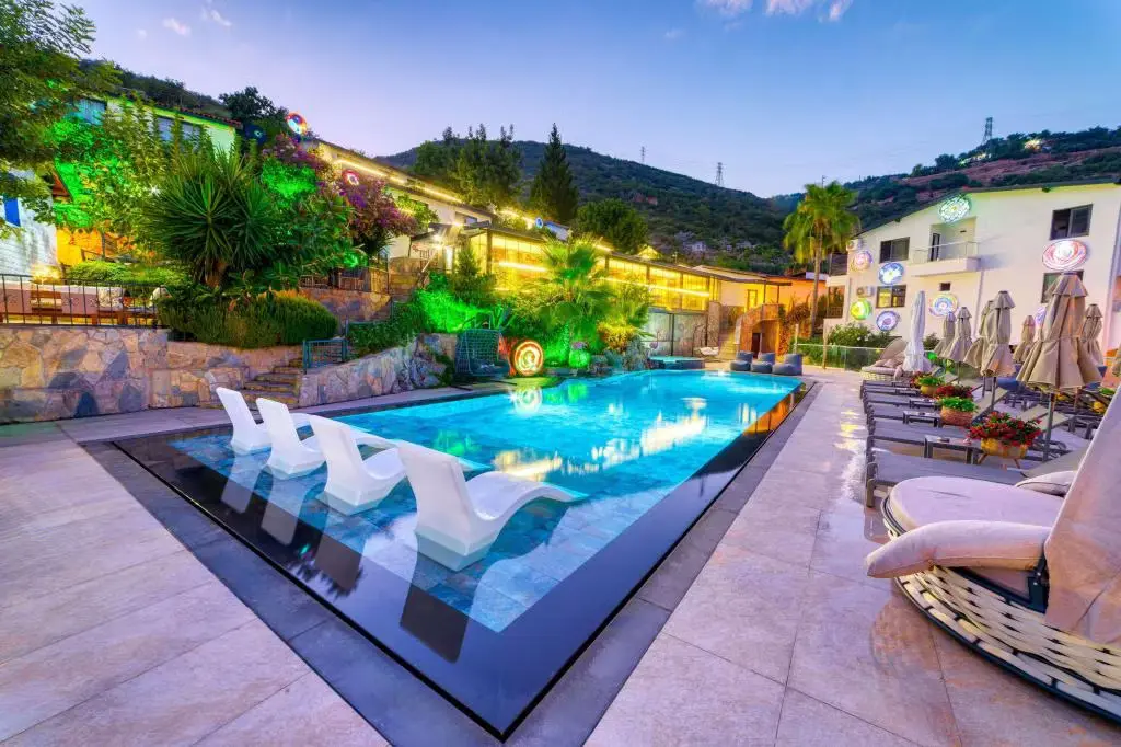 İllusion Beach Club Hotel + 16