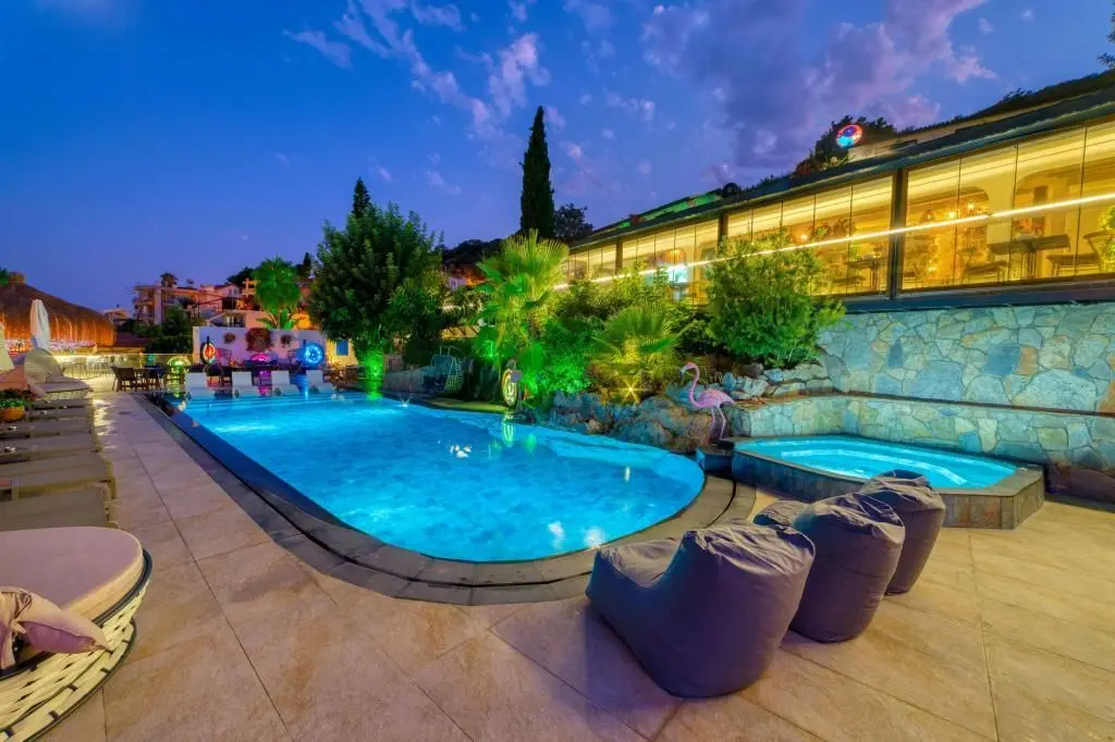 İllusion Beach Club Hotel + 16