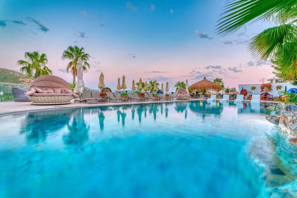 İllusion Beach Club Hotel + 16