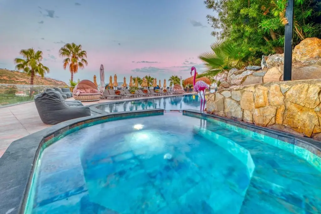İllusion Beach Club Hotel + 16