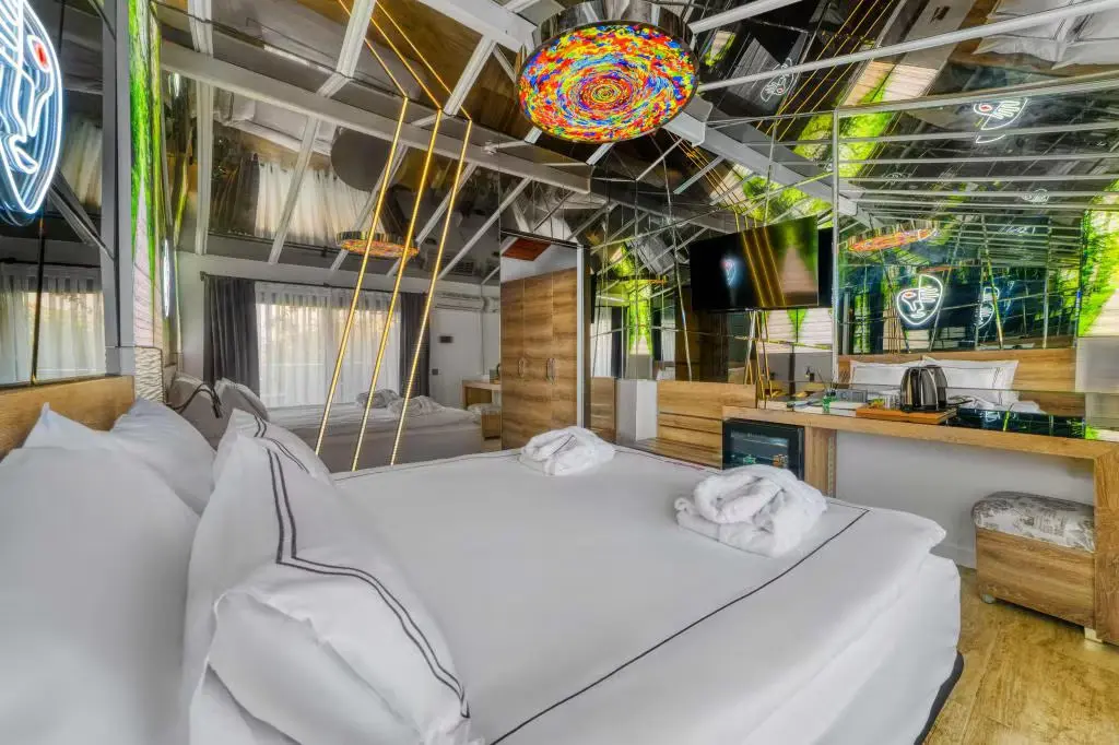 İllusion Beach Club Hotel + 16