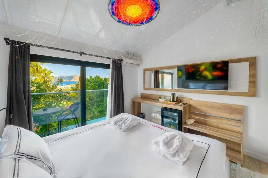 İllusion Beach Club Hotel + 16