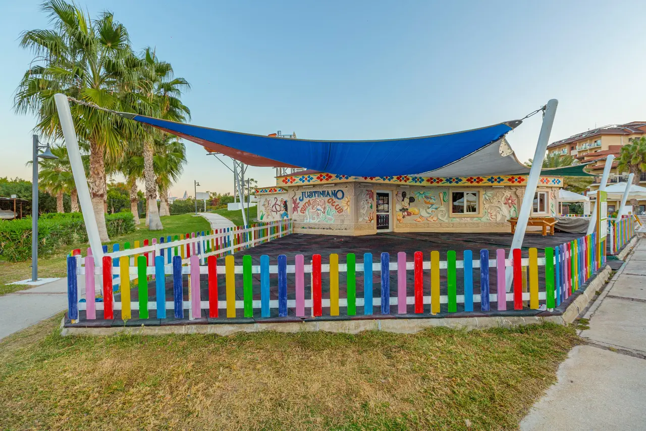 Justiniano Park Conti