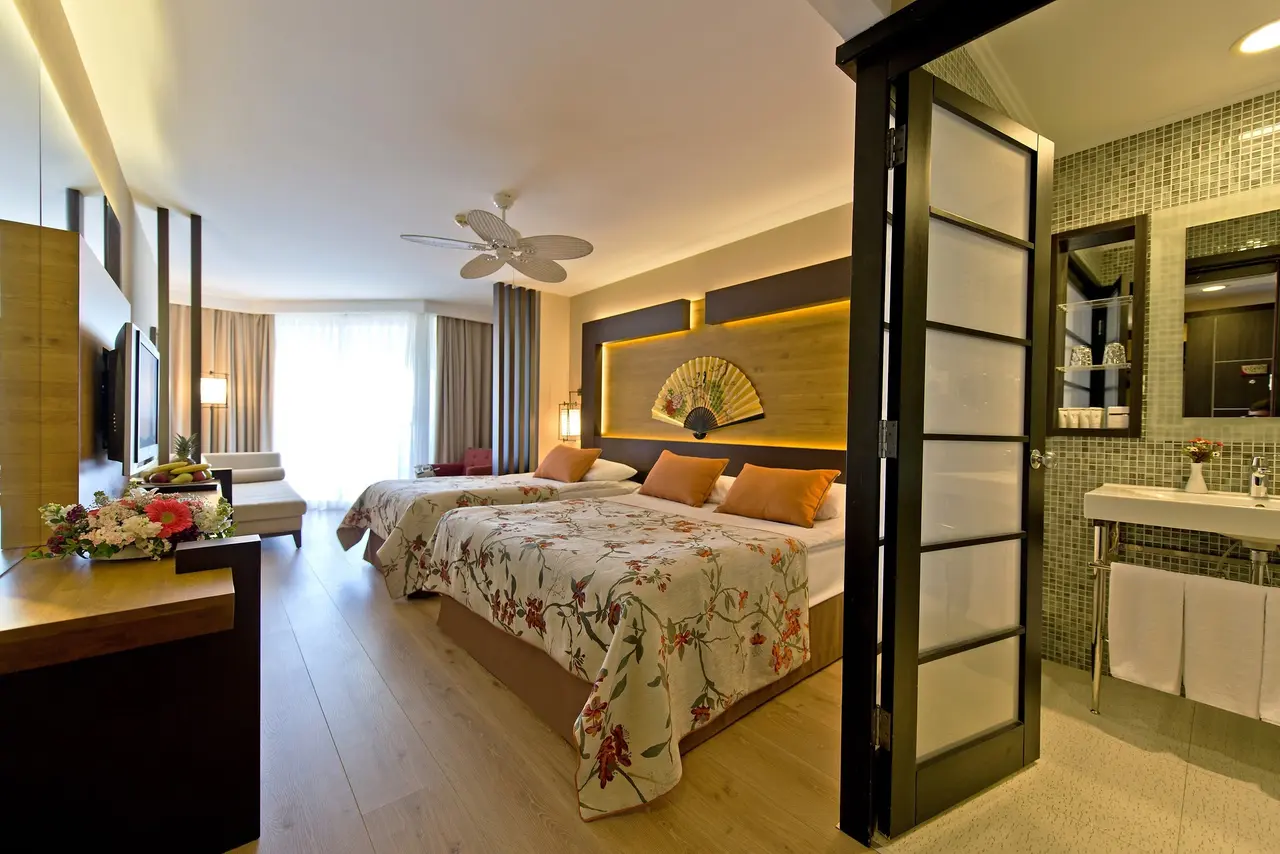 Limak Lara Deluxe Hotel & Resort