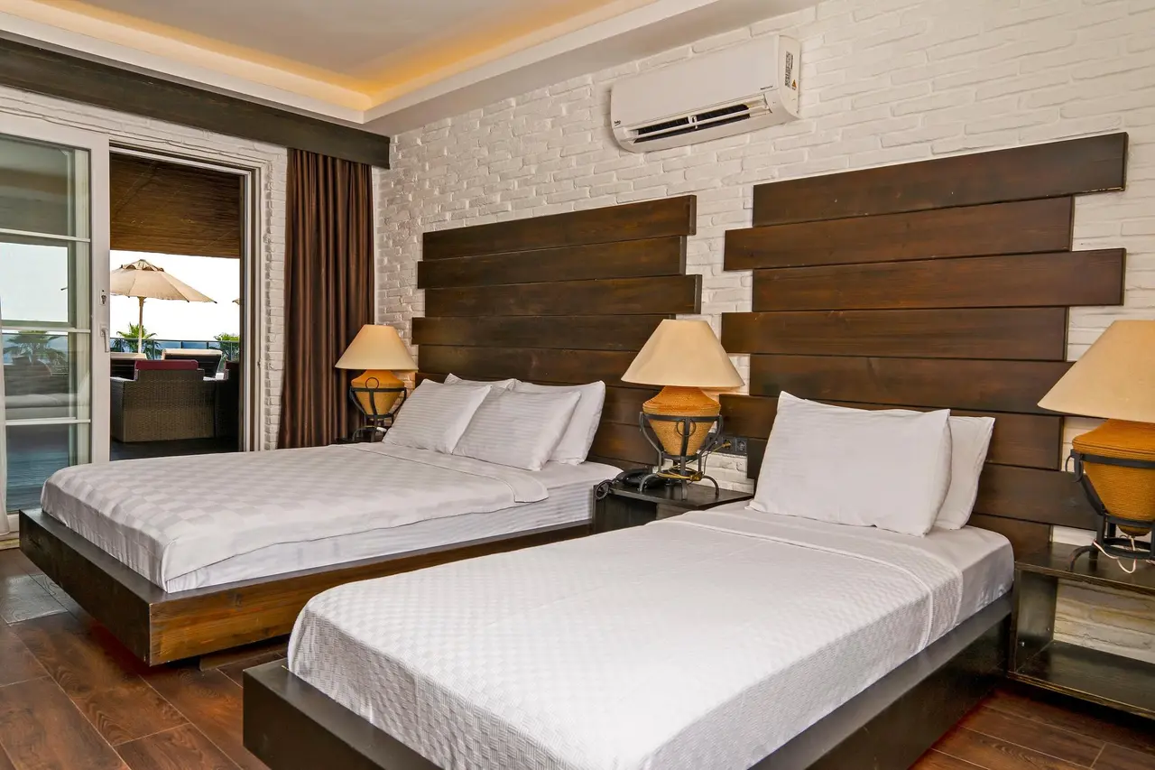 Manaspark Deluxe Hotel