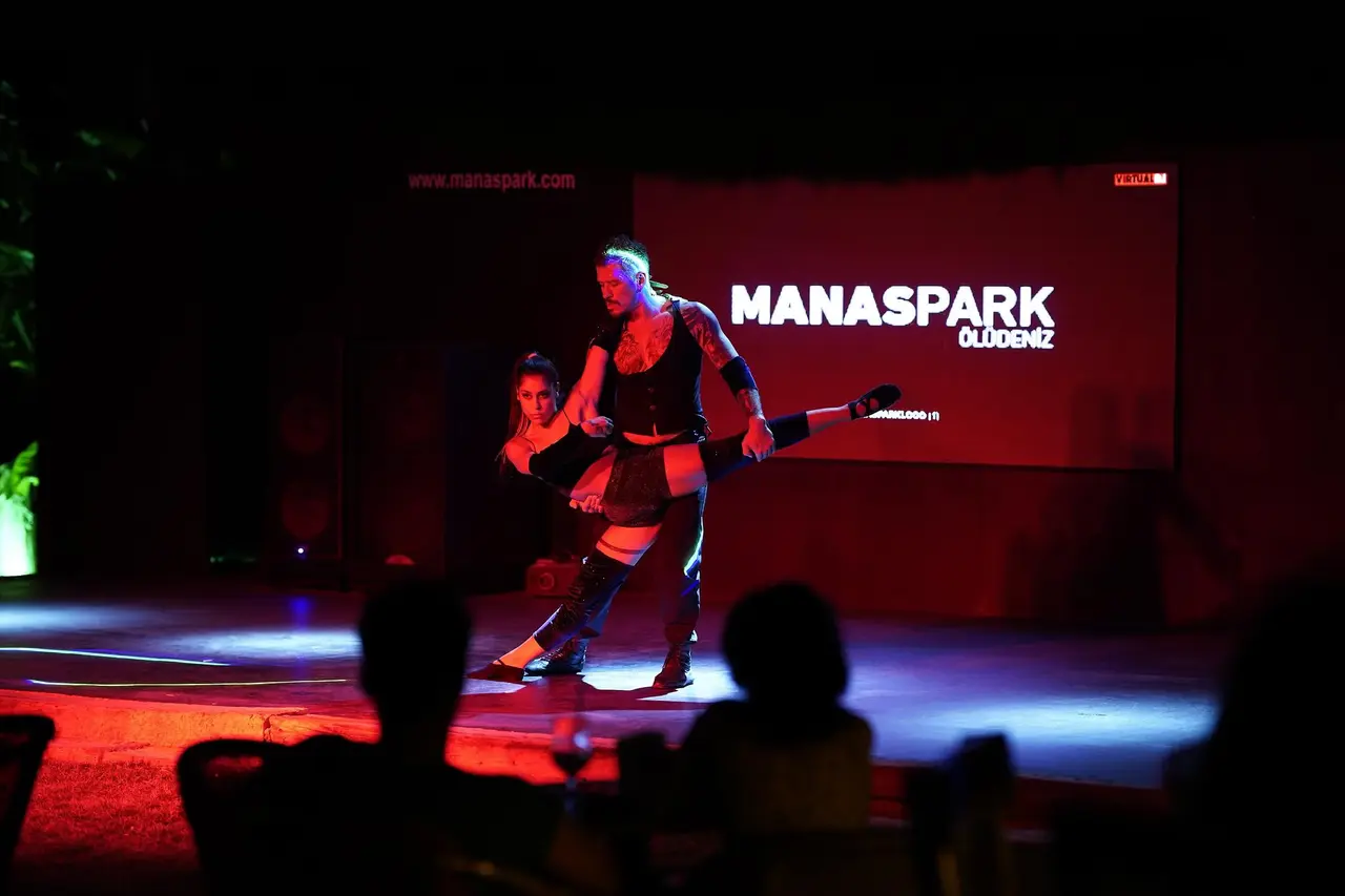 Manaspark Deluxe Hotel