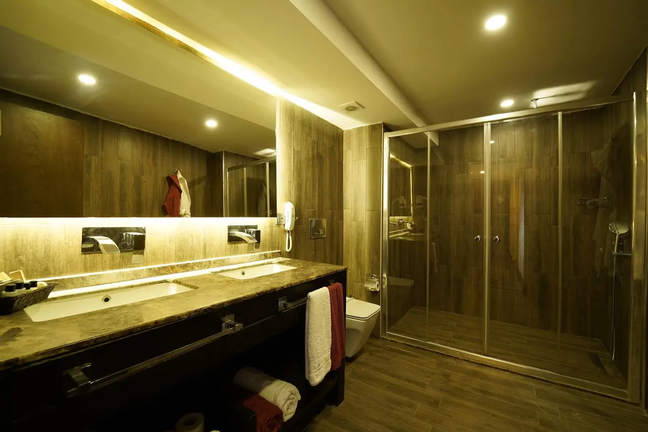 Manaspark Deluxe Hotel