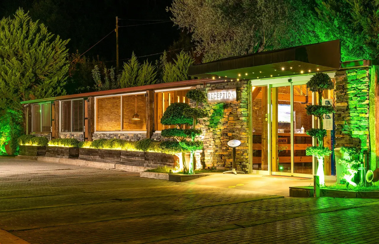 Manaspark Deluxe Hotel