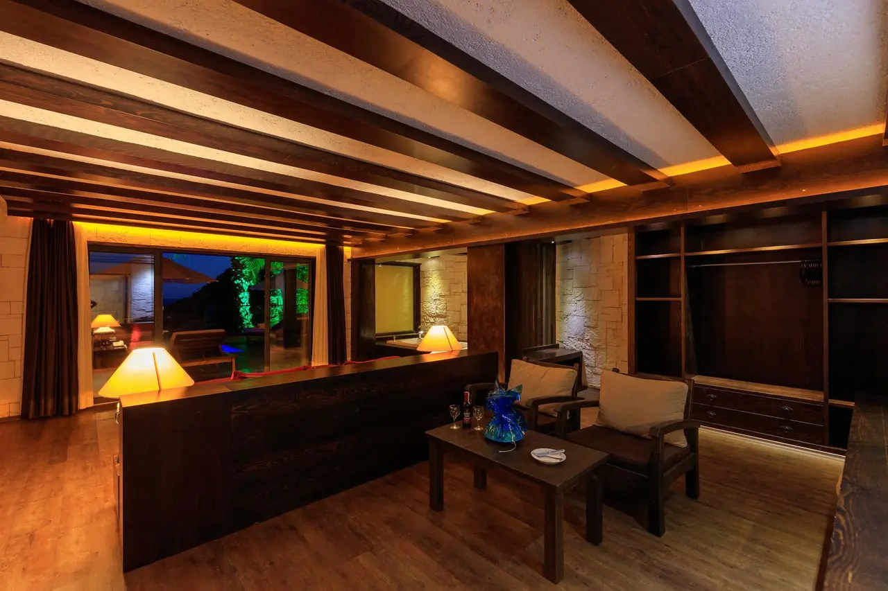 Manaspark Deluxe Hotel