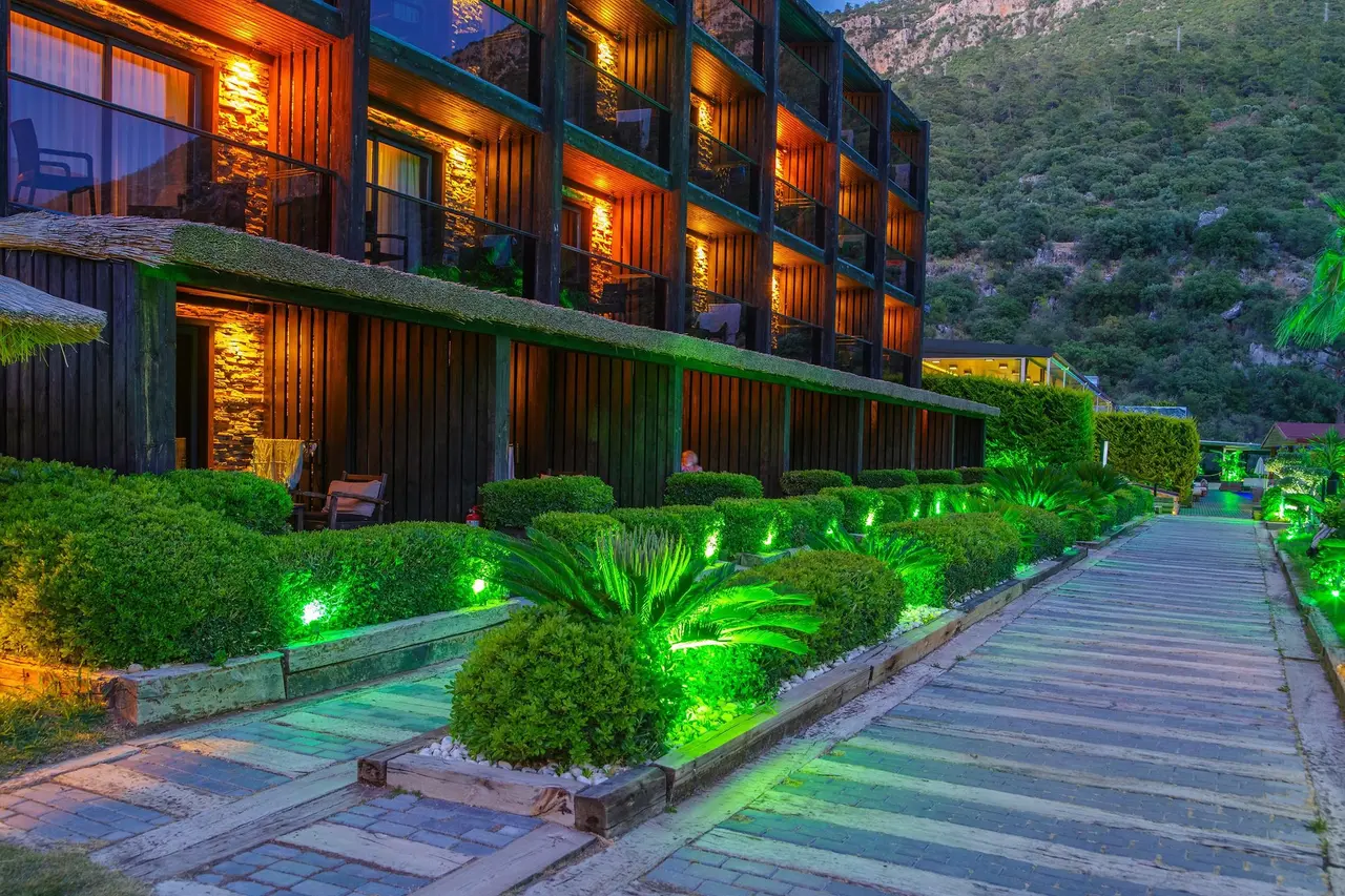 Manaspark Deluxe Hotel