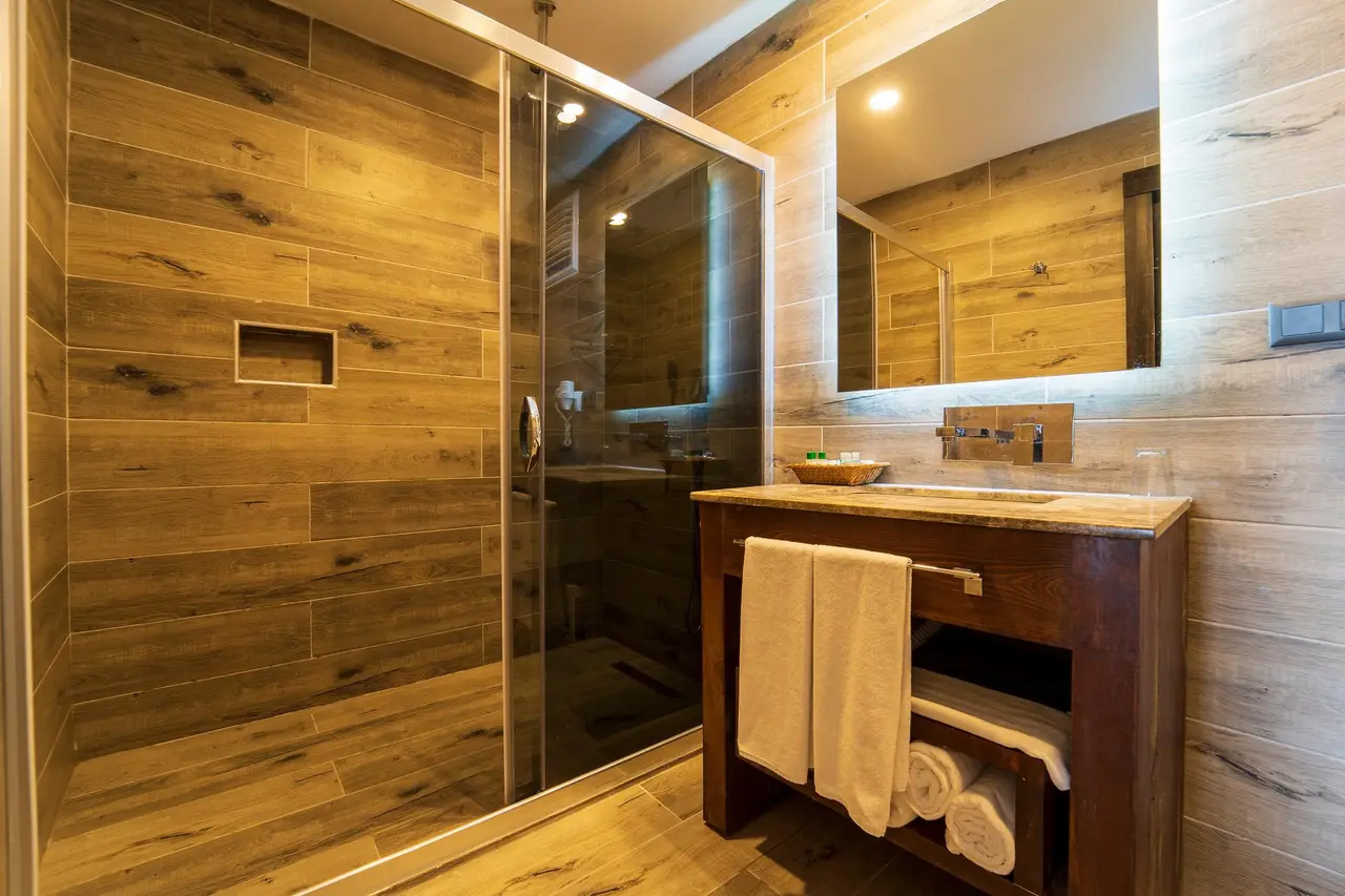 Manaspark Deluxe Hotel