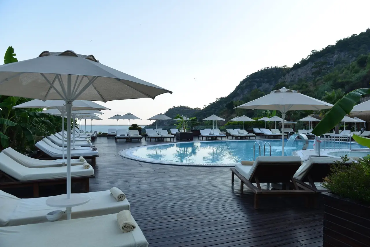 Manaspark Deluxe Hotel