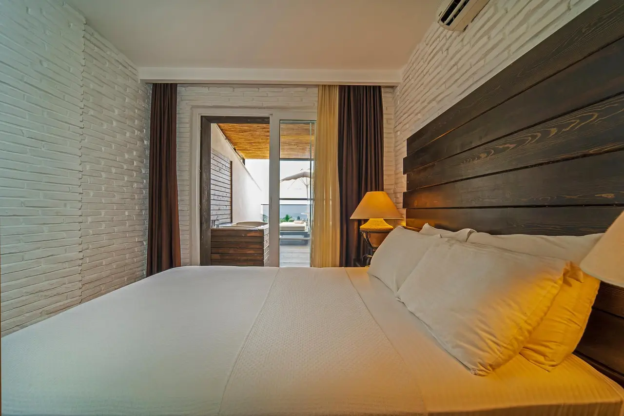 Manaspark Deluxe Hotel
