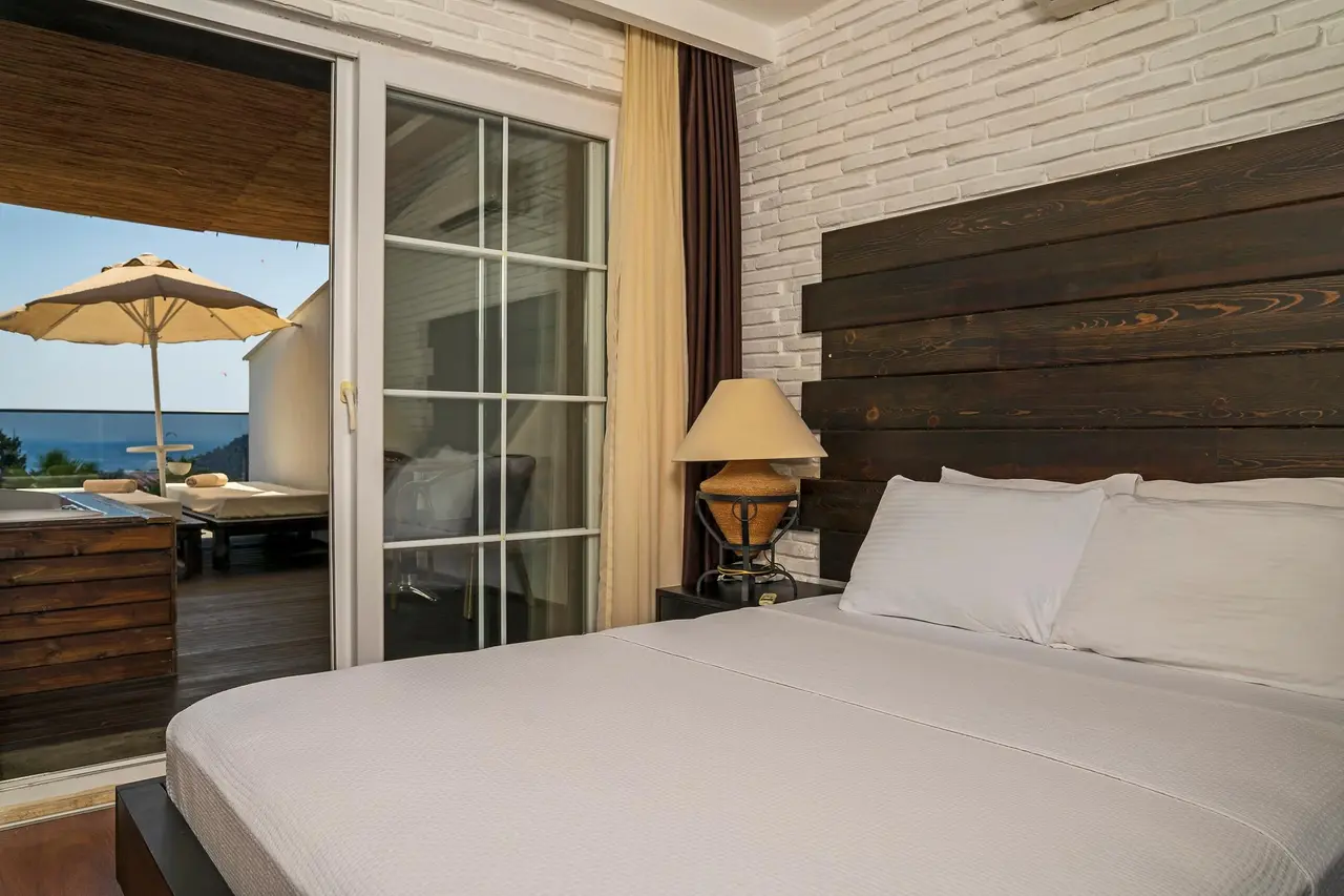 Manaspark Deluxe Hotel