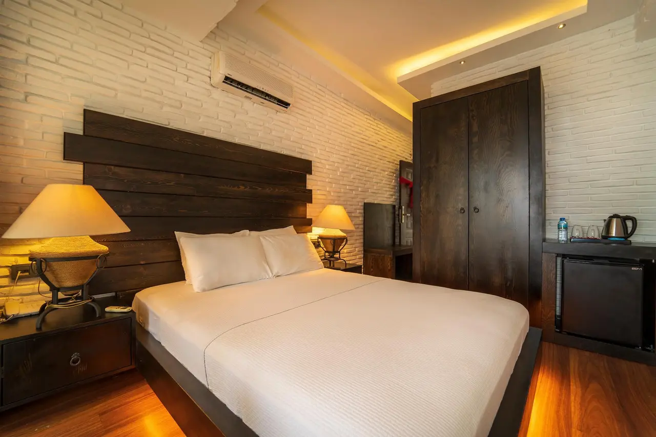 Manaspark Deluxe Hotel